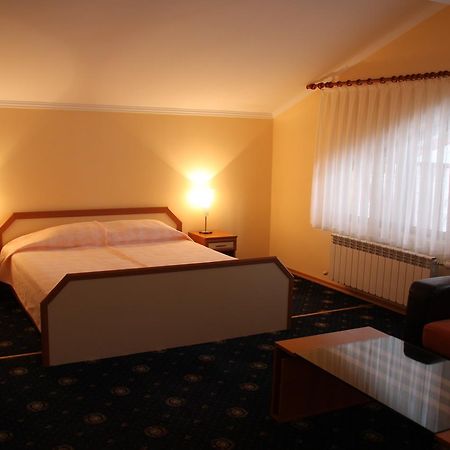 Kovanlika Hotel Razgrad Ngoại thất bức ảnh