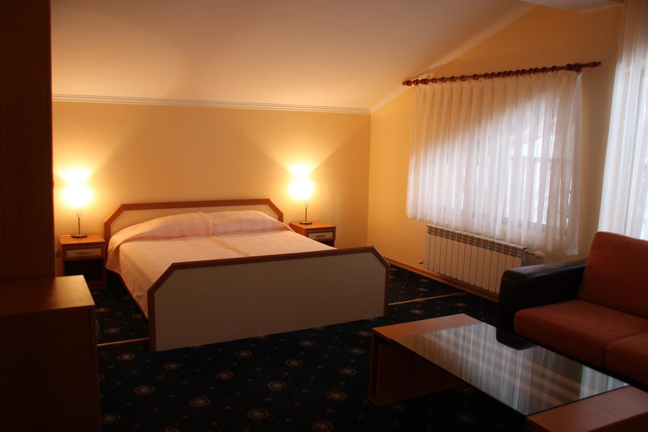 Kovanlika Hotel Razgrad Ngoại thất bức ảnh